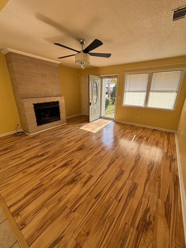 Foto del edificio - FOR RENT