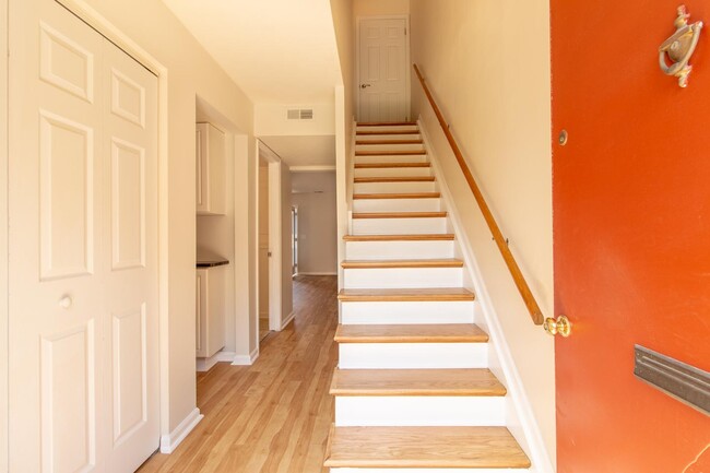 Building Photo - 2808 Churchill Dr