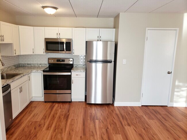 Kitchen - 10 Main St