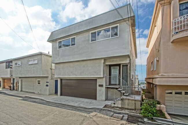 Foto del edificio - REMODELED, BRIGHT & AIRY, 2-STORY HOME W/ AMAZING PANORAMIC OCEAN VIEWS, 2 LIVING SPACES, 2 LARGE...