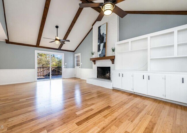 Foto del edificio - 709 Brent Rd