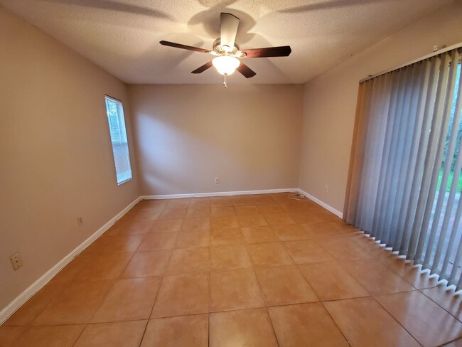 Foto del edificio - 129 Edgewater Cir
