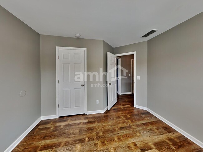 Building Photo - 2412 Newberry Ln