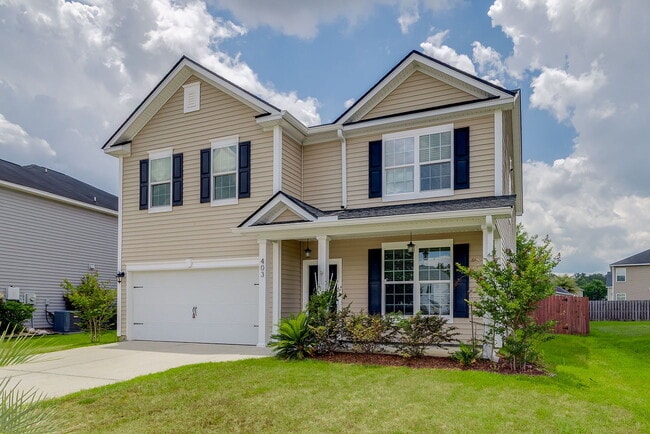 Building Photo - Spacious & Convenient