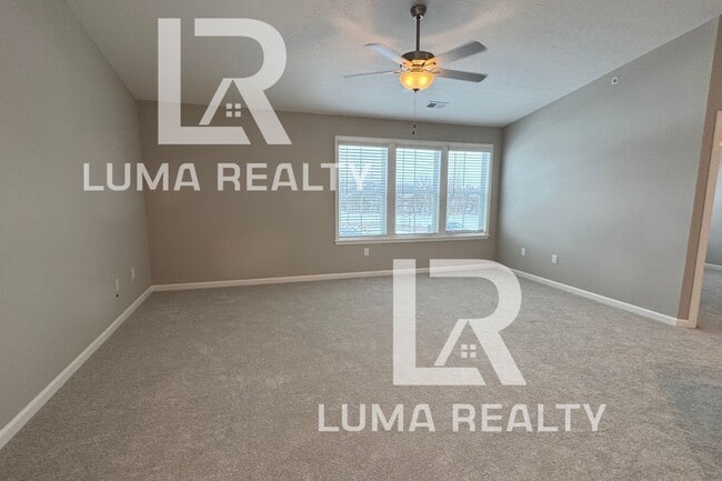 Foto del edificio - 518 Glenhaven Wy