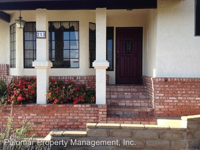 Building Photo - 213 Hawthorne Cir