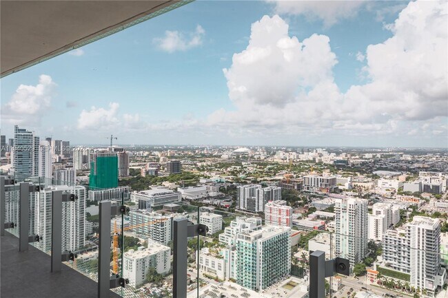 Foto del edificio - 700 NE 26th Ter