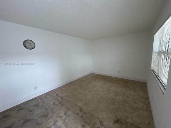 Building Photo - 1 bedroom in North Miami FL 33161