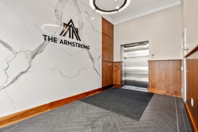 Building Photo - 425 Lagrange St
