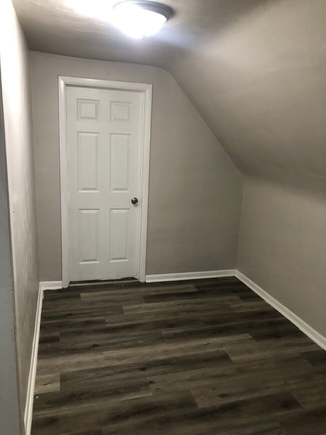 Building Photo - 3645 E 146th St