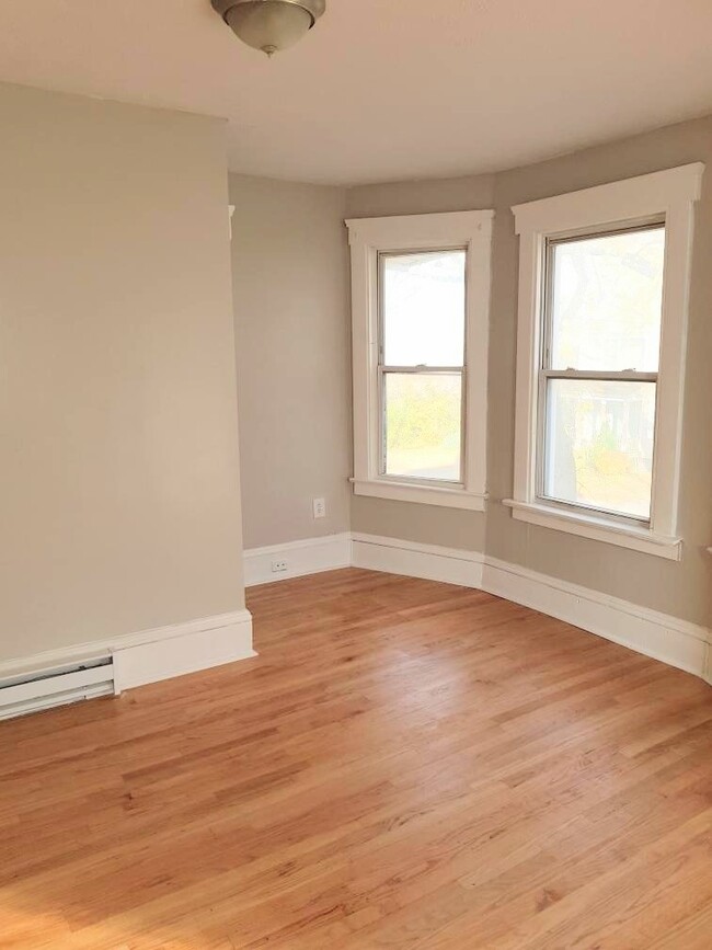 Building Photo - 3126 W 82nd St