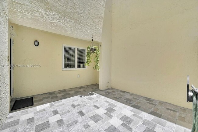 Building Photo - 9133 Fontainebleau Blvd