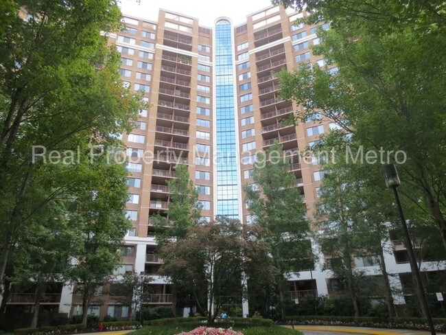Foto del edificio - 10101 Grosvenor Pl
