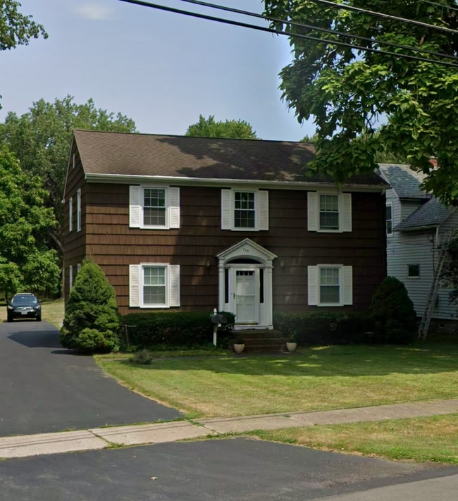 Building Photo - 729 Ruie Rd