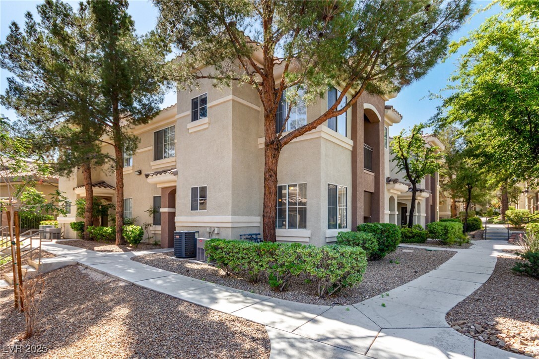 Foto principal - 9050 W Warm Springs Rd