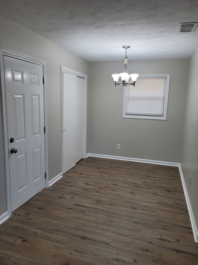 Building Photo - 1711 Floyd Rd