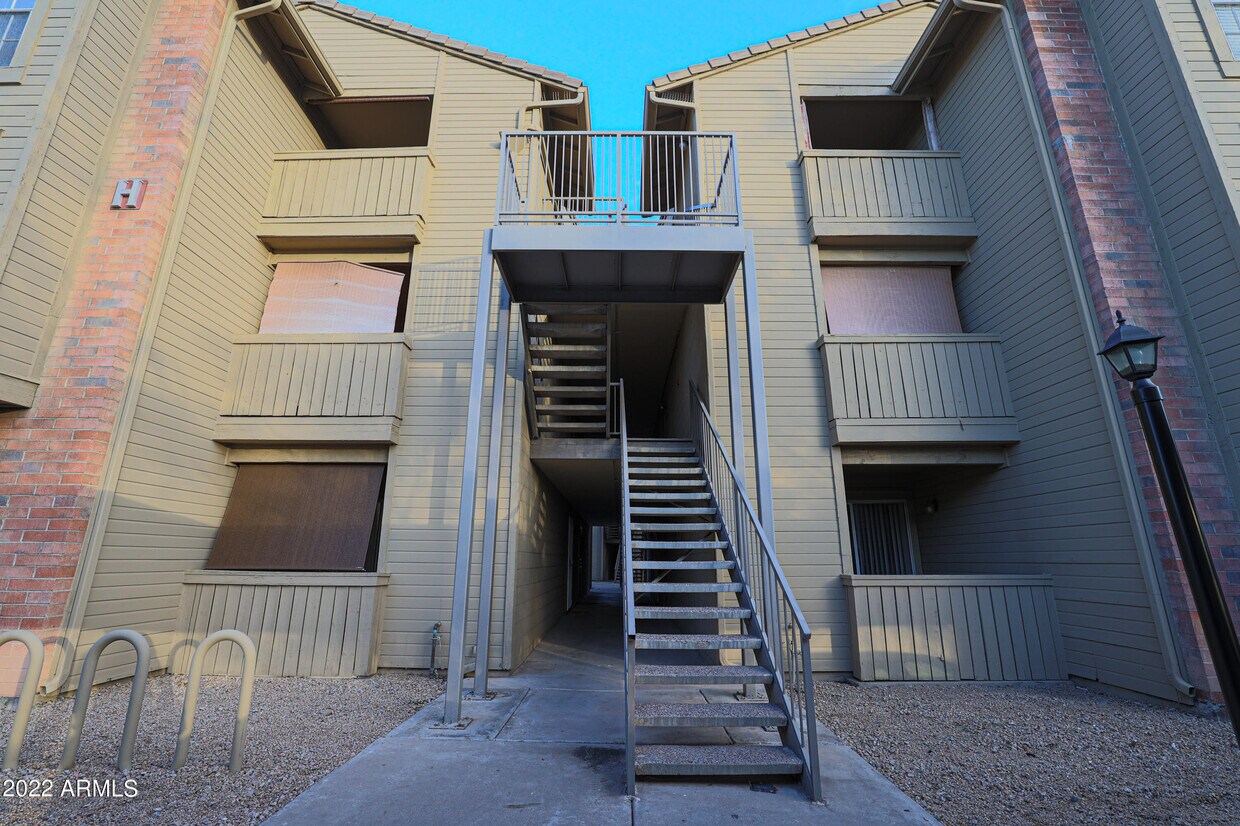 Primary Photo - 200 W Southern Ave