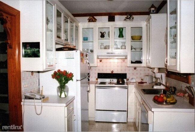 Building Photo - 2415 Pine Garth Run