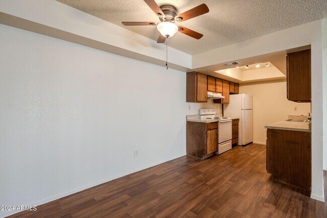 Building Photo - 6480 N 82nd St