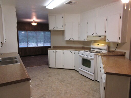Building Photo - 6433 Rosewood Dr