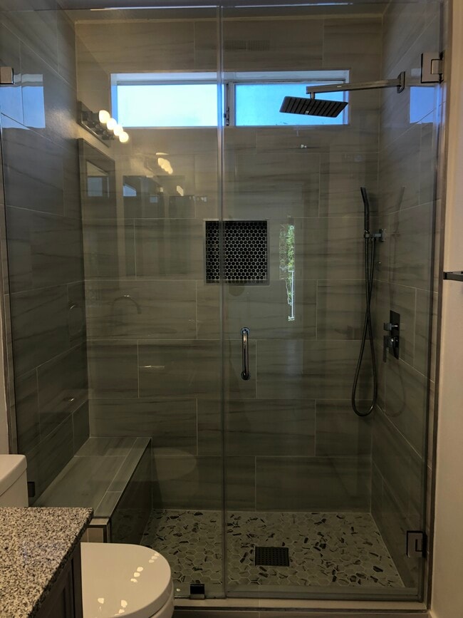 large standing rain shower - 1110 Leland Way