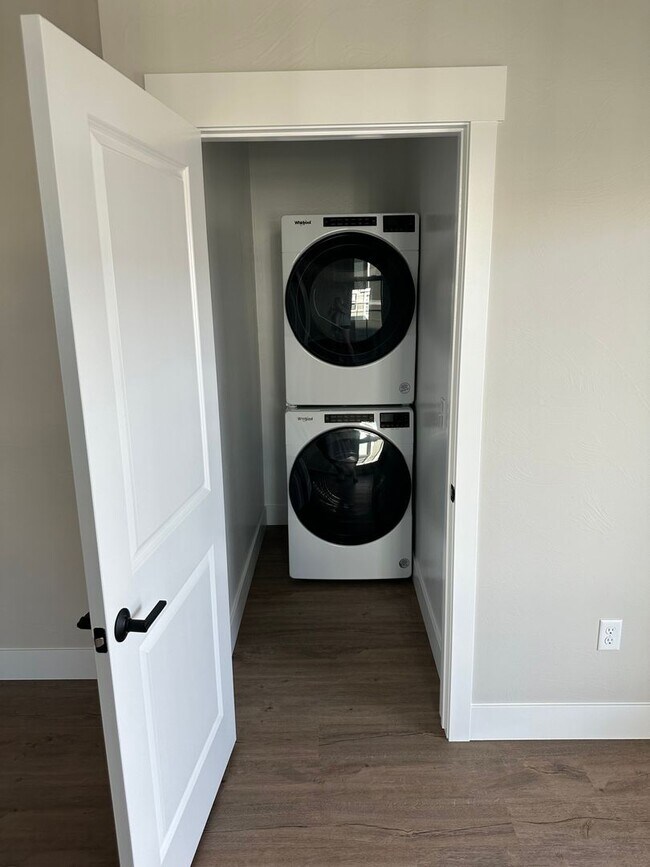 Foto del edificio - 2 Bed / 2 Bath Modern Apartment on Billings West End