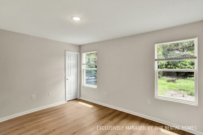 Foto del edificio - 1126 W 19th St