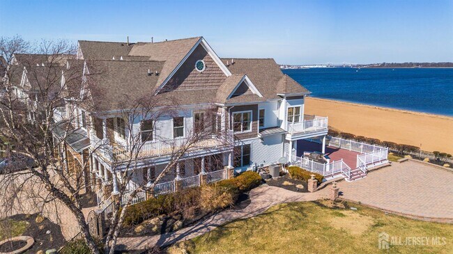 Foto del edificio - 76 Raritan Reach Rd