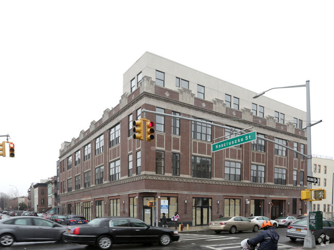 Building Photo - 372 Kosciuszko St