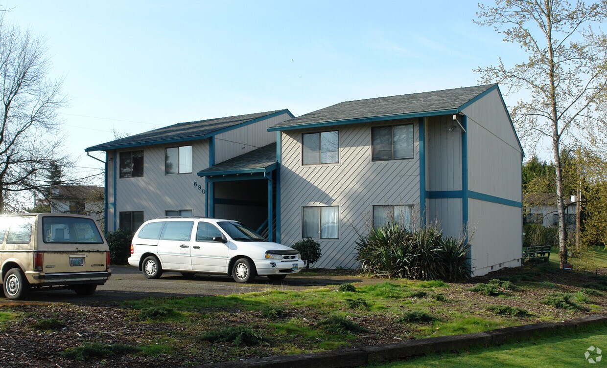 Building Photo - 690 Airport Rd SE