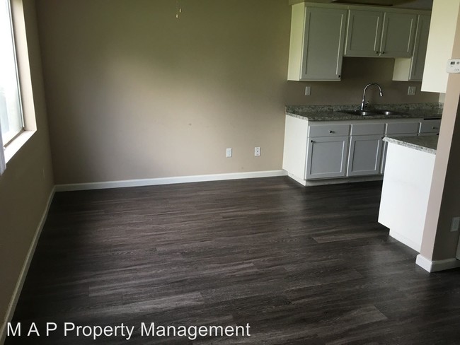 Foto del edificio - 15522 Woodruff Ave