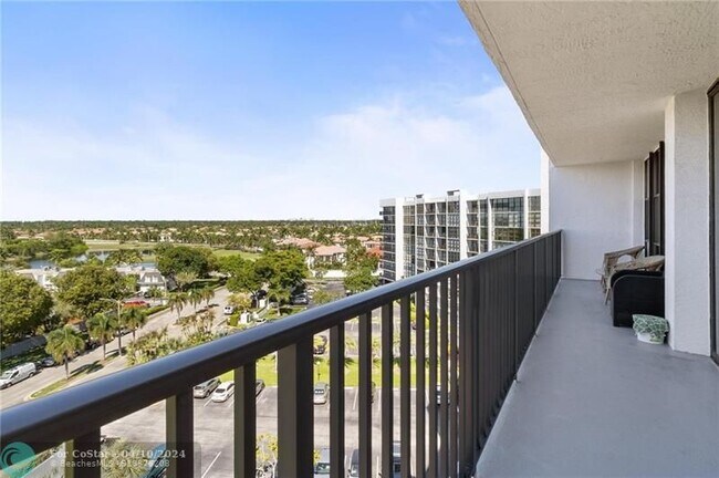 Foto del edificio - 1000 Parkview Dr