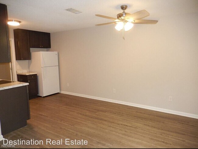 Foto del edificio - 1 br, 1 bath Triplex - 3212 Jim Lee Road B1