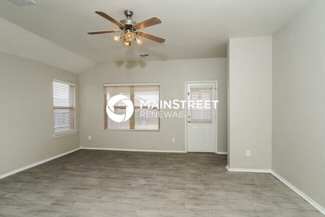 Foto del edificio - 3 Bedroom Pet-Friendly Home in Mustang, OK with Main Street Renewal
