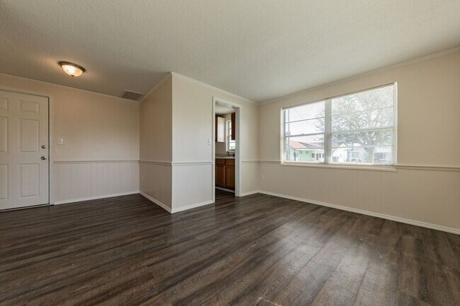 Foto del edificio - 907 Lake Jessie Dr