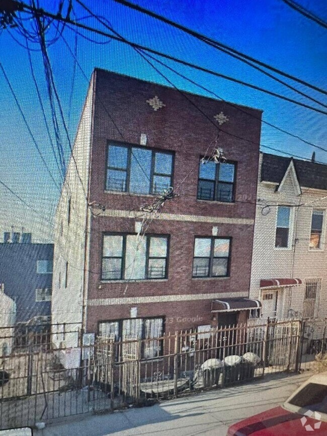 Broadway Junction Apartments for Rent with a Living Room Brooklyn, NY