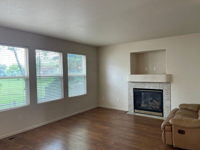 Foto del edificio - FABULOUS 5 BED/4 BATH HOME IN WOLF CREEK, ...