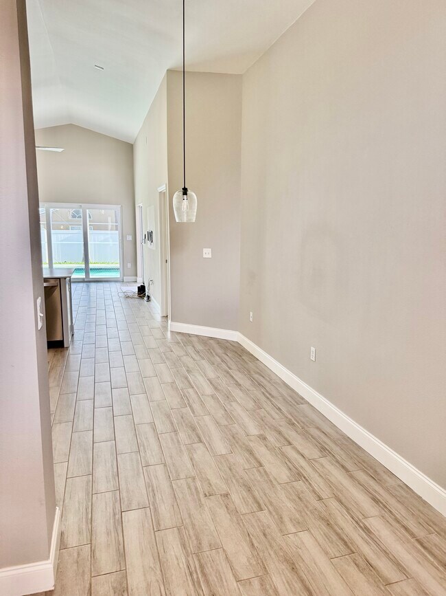 Comedor pequeño - 7902 Canary Palm Ct