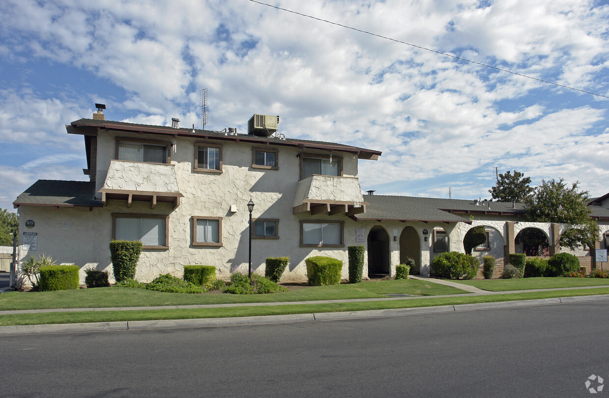 Primary Photo - La Granada Apartments