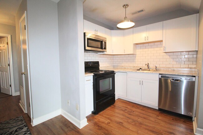 Building Photo - 1374 Bradley Dr