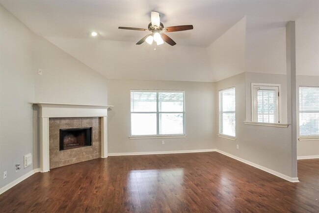 Foto del edificio - 21538 Forest Colony Dr