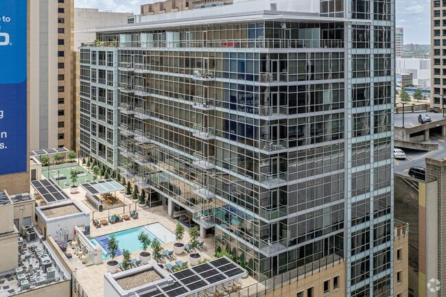 Building Photo - Main 3 Downtown