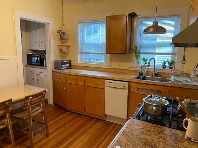 Building Photo - 66 Auburn St