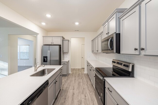 Building Photo - 3 Bed, 2.5 Bath Home with Bonus Loft & Private Owner Suite - Available Late September Move In