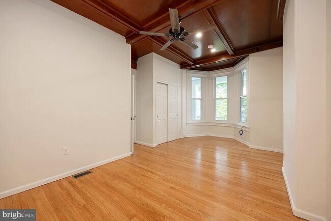 Building Photo - 554 Main St