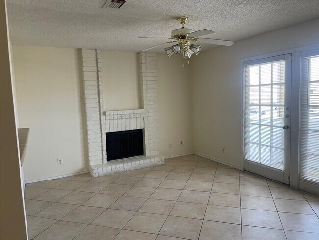 Building Photo - 1307 Brenda Ln
