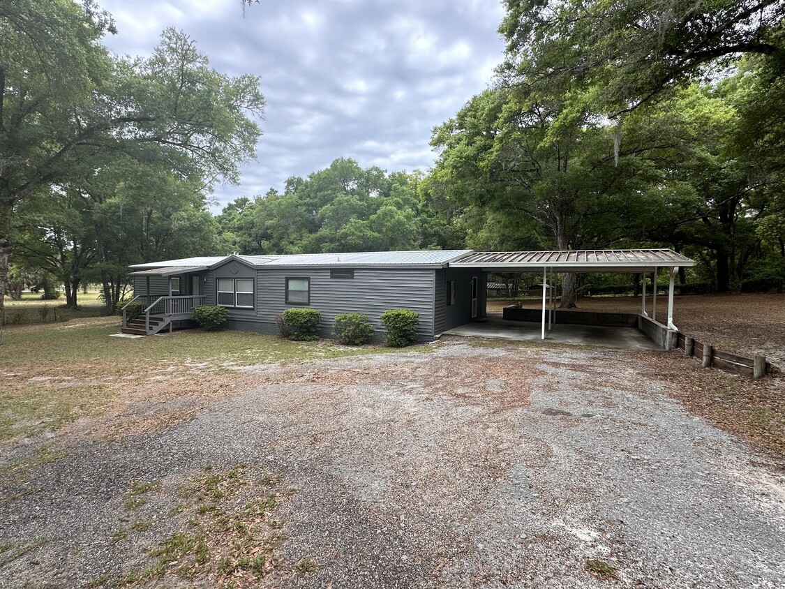 Primary Photo - 195 Lake Como Dr