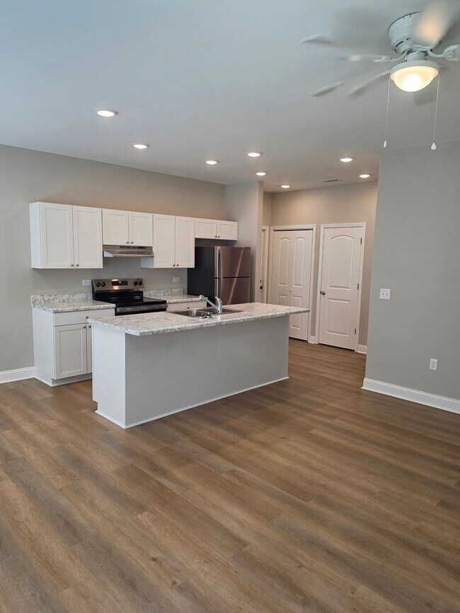 Building Photo - Charming 3 bed, 1.5 bath