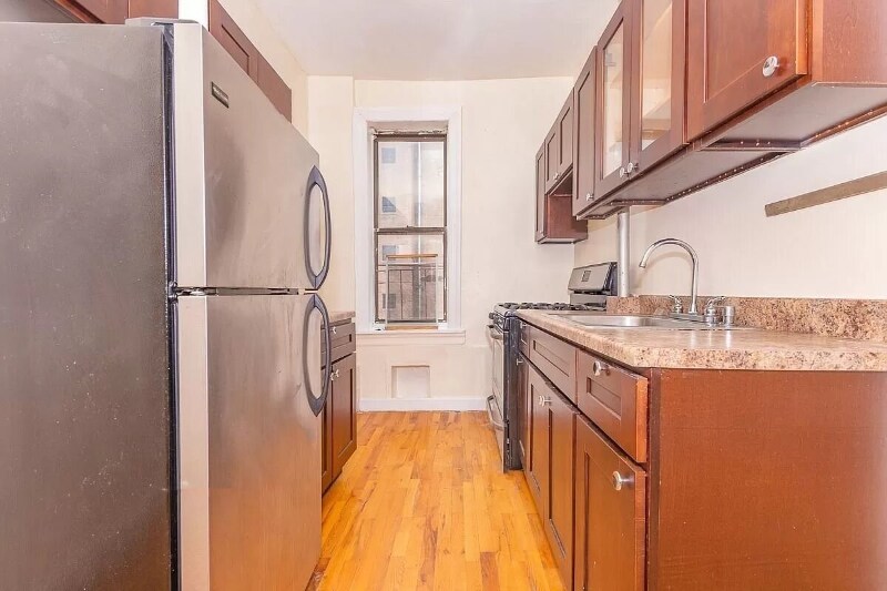 Primary Photo - 215 10th Ave E