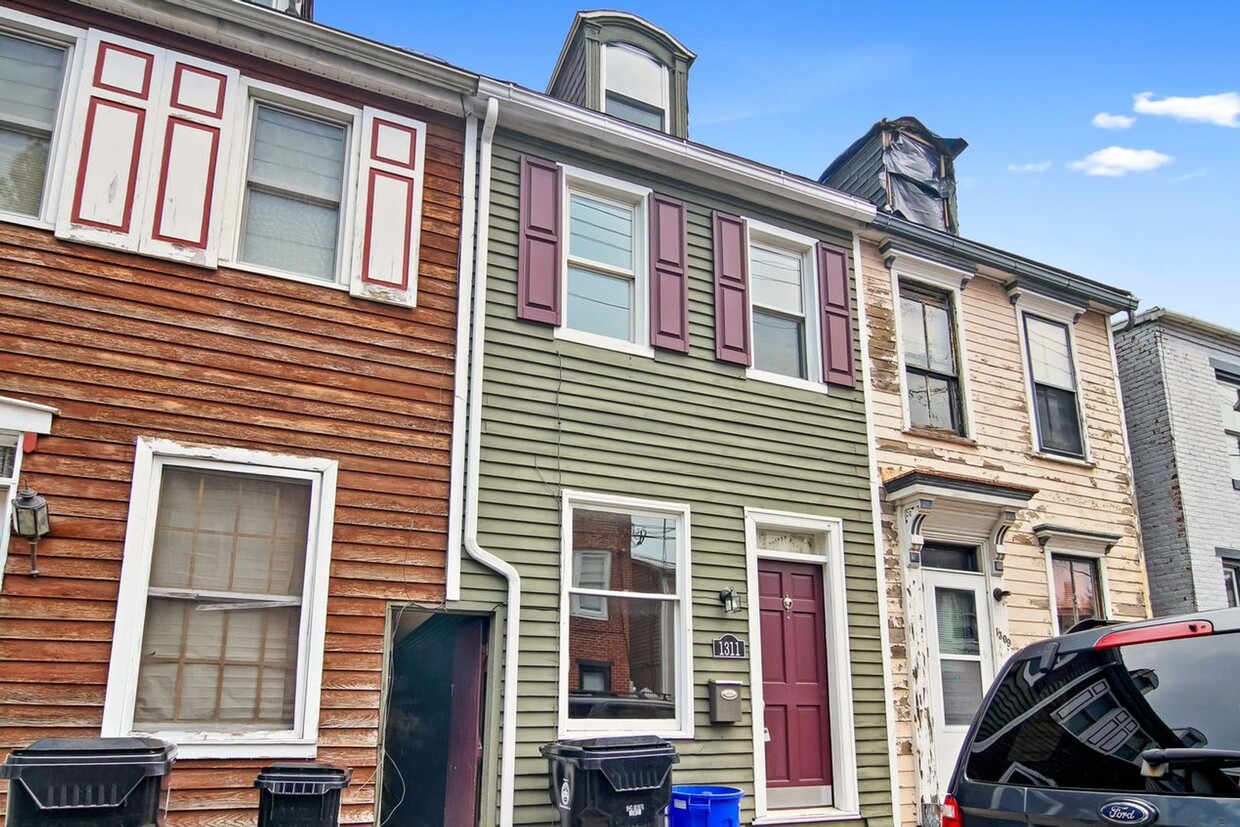 Foto principal - Coming Soon - Mid Town Harrisburg townhome...